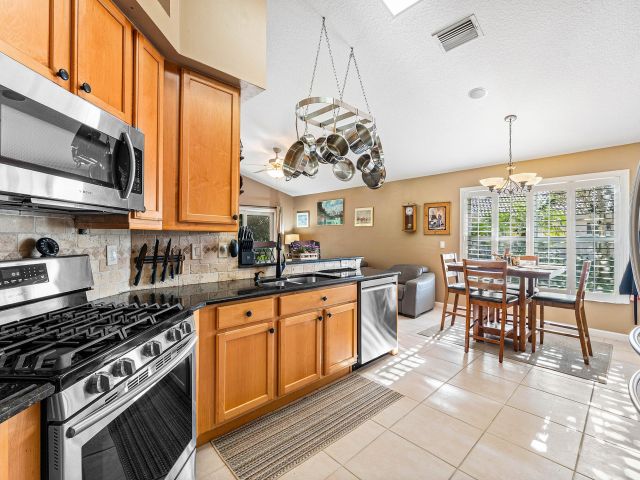 Продажа дома по адресу 3766 Victoria Road - фото 6910350