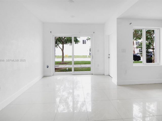 Дом в аренду по адресу 14482 SW 259th St 0 - фото 7464690