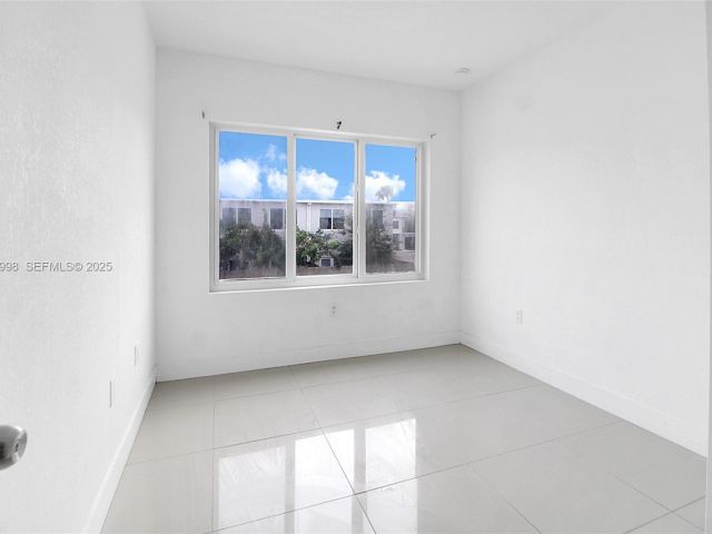 Дом в аренду по адресу 14482 SW 259th St 0 - фото 7464706