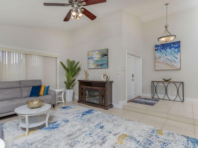 Дом в аренду по адресу 7572 Silver Woods Court - фото 6913270