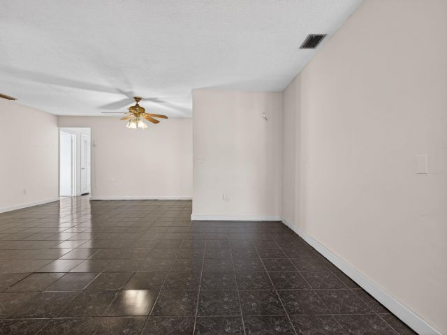 Продажа дома по адресу 225 S Sequoia Drive - фото 6916929