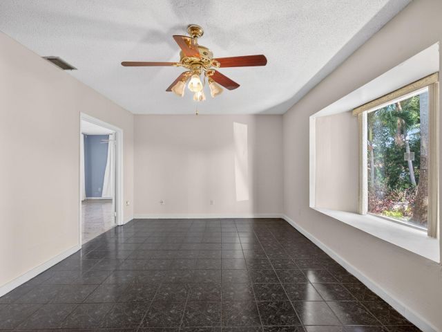 Продажа дома по адресу 225 S Sequoia Drive - фото 6916932