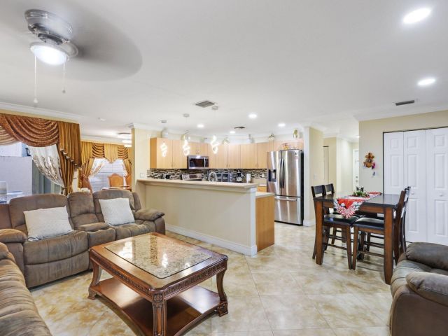 Продажа дома по адресу 6024 Adriatic Way - фото 6913437