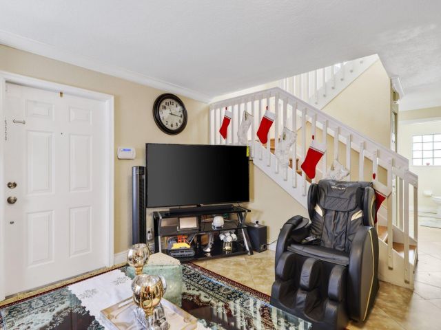 Продажа дома по адресу 6024 Adriatic Way - фото 6913442