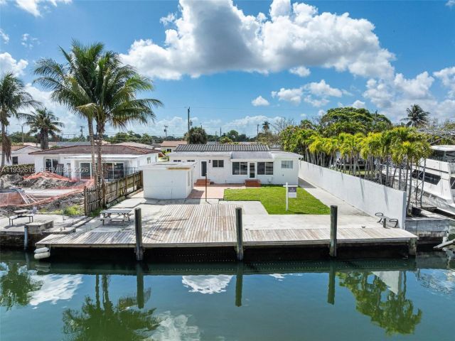 Продажа дома по адресу 3551 NW 20th St - фото 7529353