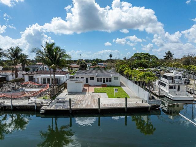 Продажа дома по адресу 3551 NW 20th St - фото 7529354