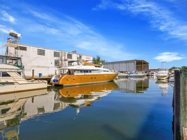 Продажа дома по адресу 3551 NW 20th St - фото 7529356