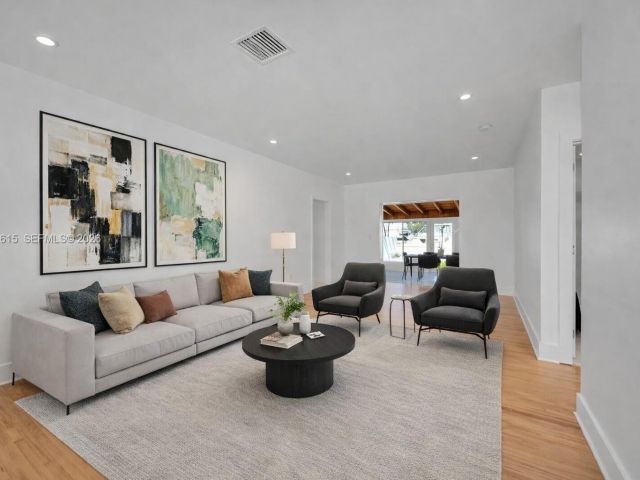 Продажа дома по адресу 3551 NW 20th St - фото 7529358