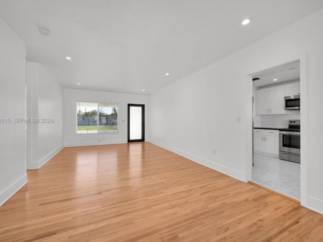 Продажа дома по адресу 3551 NW 20th St - фото 7529359