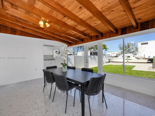 Продажа дома по адресу 3551 NW 20th St - фото 7529361