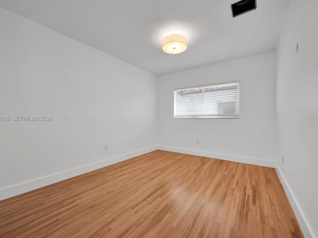 Продажа дома по адресу 3551 NW 20th St - фото 7529364