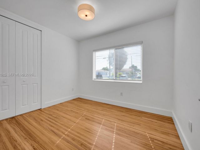 Продажа дома по адресу 3551 NW 20th St - фото 7529367