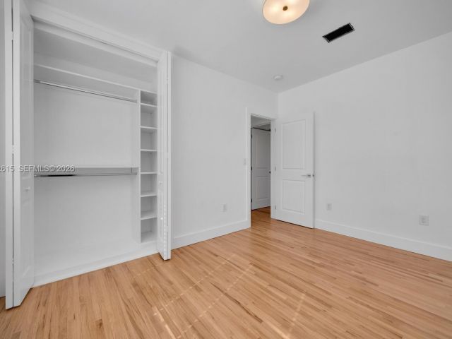 Продажа дома по адресу 3551 NW 20th St - фото 7529369