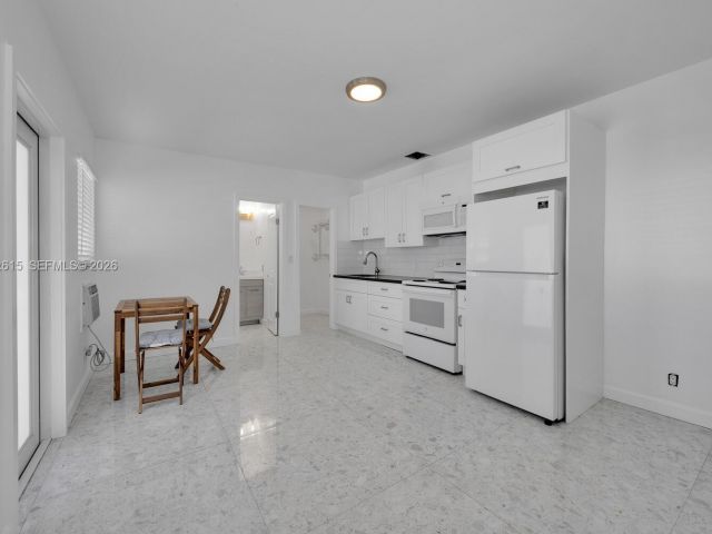 Продажа дома по адресу 3551 NW 20th St - фото 7529371
