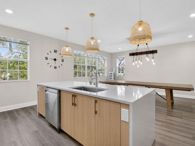 Дом в аренду по адресу 667 NE Trieste Lane - фото 6915013