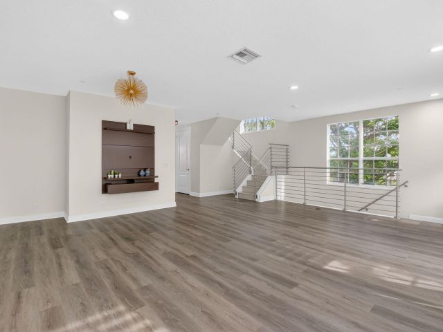 Дом в аренду по адресу 667 NE Trieste Lane - фото 6915021