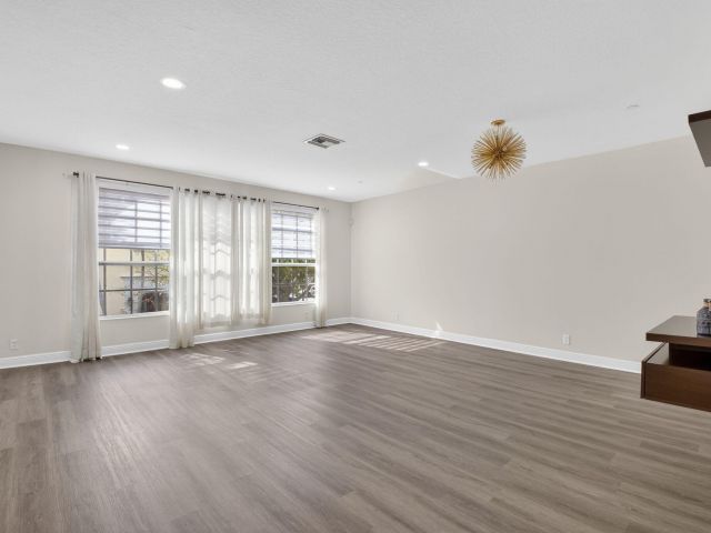 Дом в аренду по адресу 667 NE Trieste Lane - фото 6915022