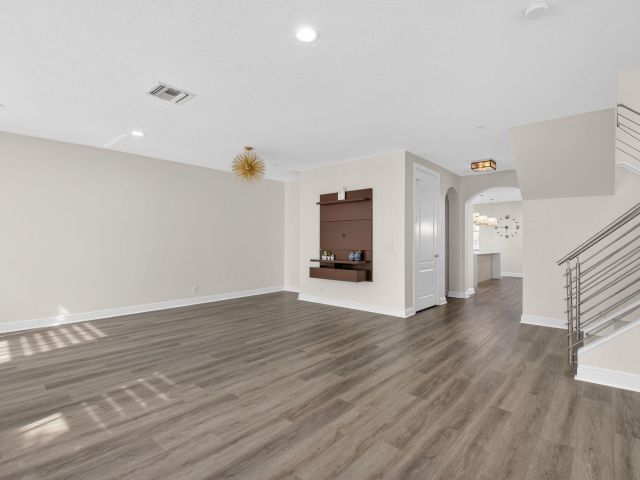 Дом в аренду по адресу 667 NE Trieste Lane - фото 6915023