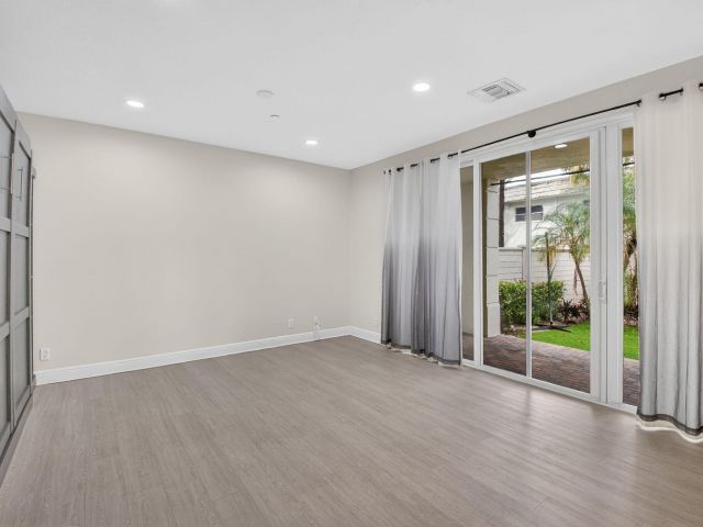 Дом в аренду по адресу 667 NE Trieste Lane - фото 6915026