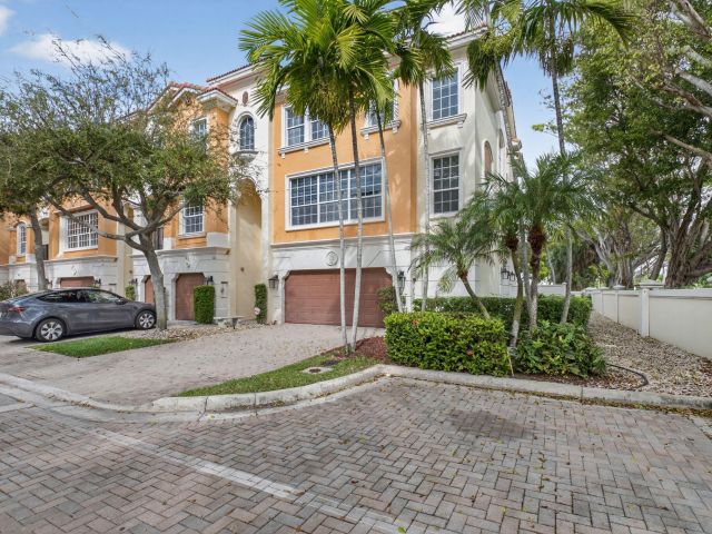 Дом в аренду по адресу 667 NE Trieste Lane - фото 6915030