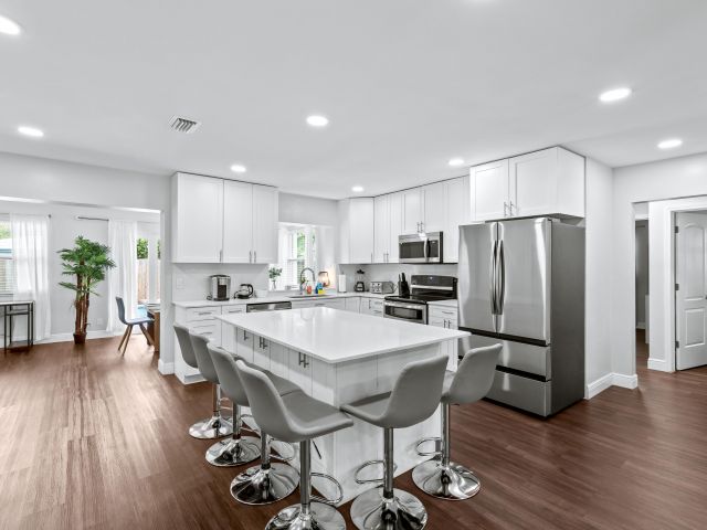 Дом в аренду по адресу 1800 NE 28th Avenue - фото 6915457