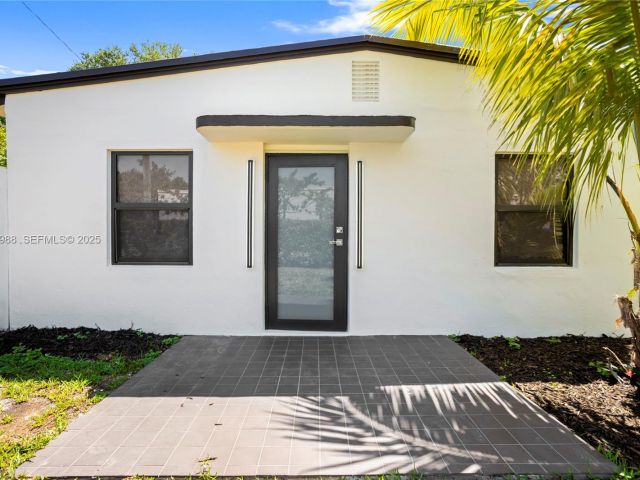 Дом в аренду по адресу 1640 NE 183 ST - фото 7445329