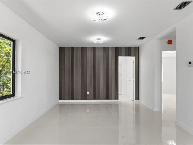 Дом в аренду по адресу 1640 NE 183 ST - фото 7445330