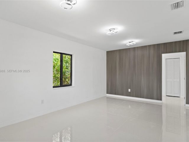 Дом в аренду по адресу 1640 NE 183 ST - фото 7445332