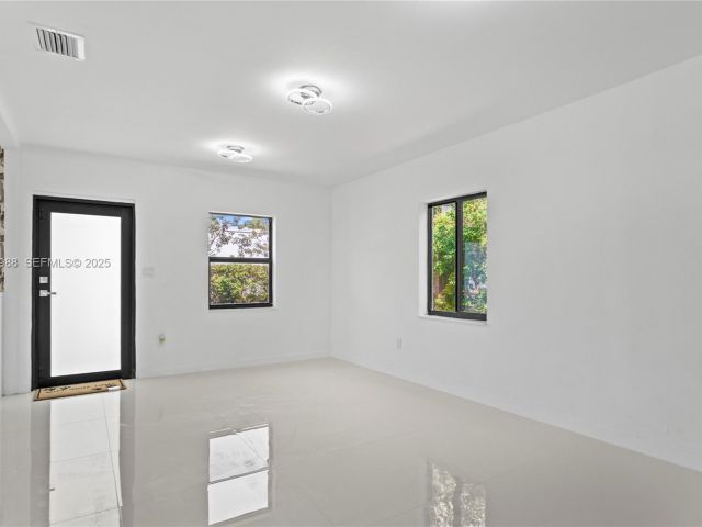 Дом в аренду по адресу 1640 NE 183 ST - фото 7445333