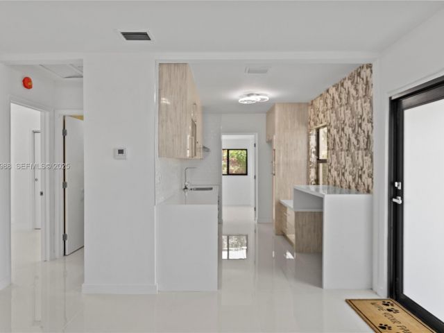 Дом в аренду по адресу 1640 NE 183 ST - фото 7445336