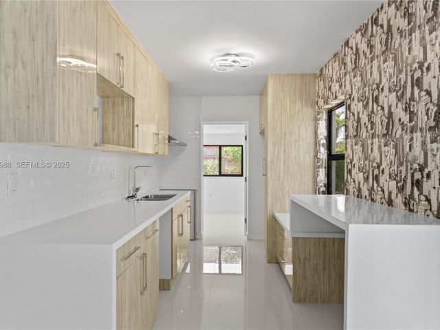 Дом в аренду по адресу 1640 NE 183 ST - фото 7445337