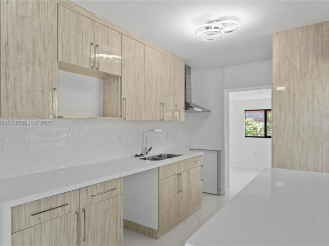 Дом в аренду по адресу 1640 NE 183 ST - фото 7445339