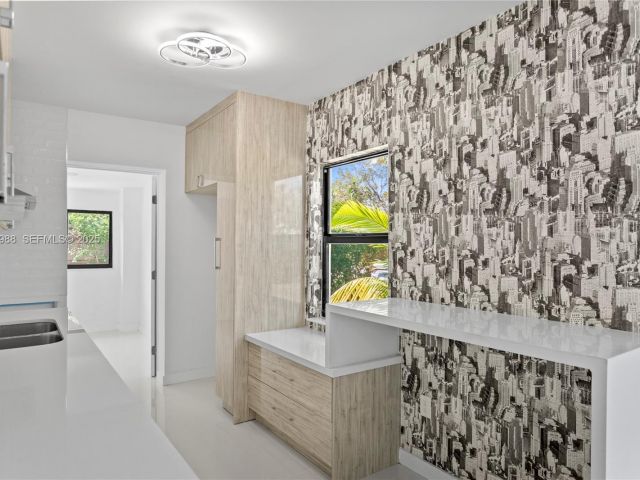 Дом в аренду по адресу 1640 NE 183 ST - фото 7445343