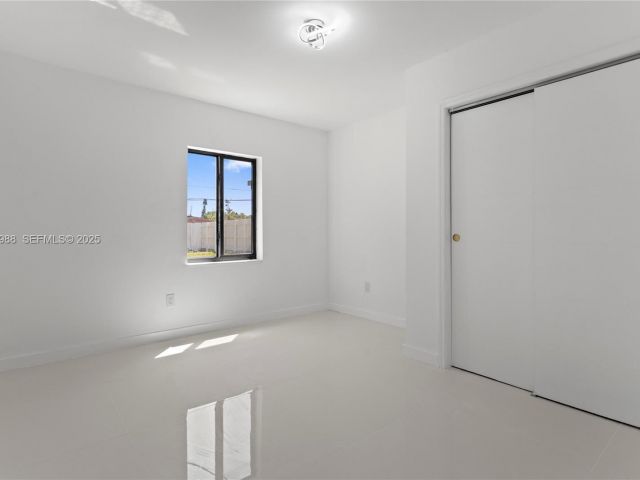 Дом в аренду по адресу 1640 NE 183 ST - фото 7445345