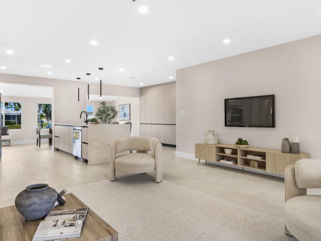 Продажа дома по адресу 965 SE 10th Court - фото 6921053