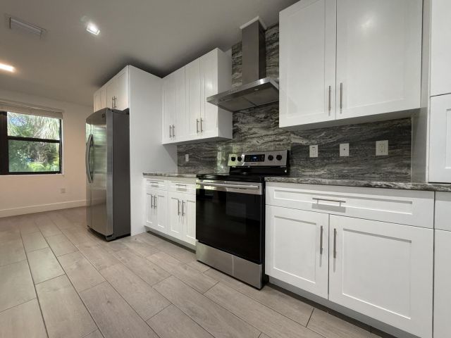 Дом в аренду по адресу 329 Bella Sol Way - фото 6916363