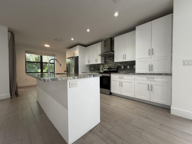 Дом в аренду по адресу 329 Bella Sol Way - фото 6916364