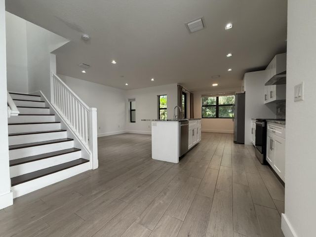 Дом в аренду по адресу 329 Bella Sol Way - фото 6916367