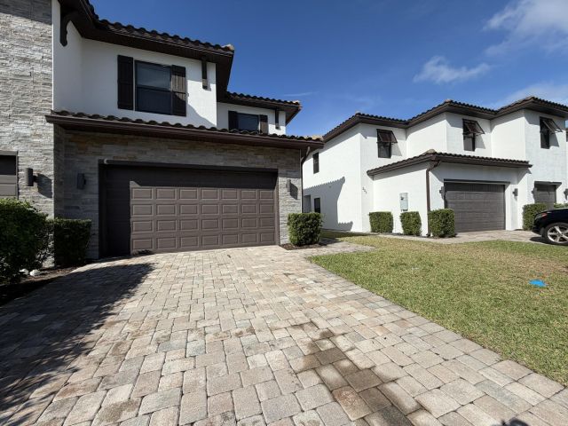 Дом в аренду по адресу 329 Bella Sol Way - фото 6916369