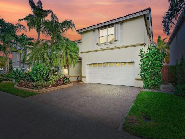 Дом в аренду по адресу 1046 Satinleaf St - фото 7473388