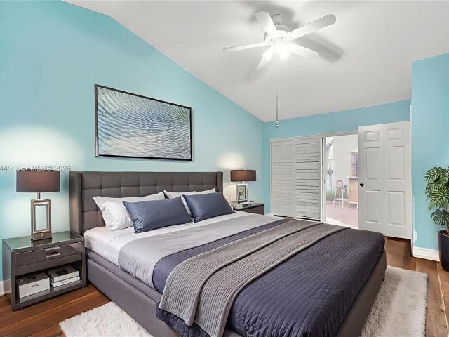 Дом в аренду по адресу 1046 Satinleaf St - фото 7473392