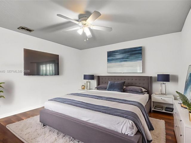 Дом в аренду по адресу 1046 Satinleaf St - фото 7473397