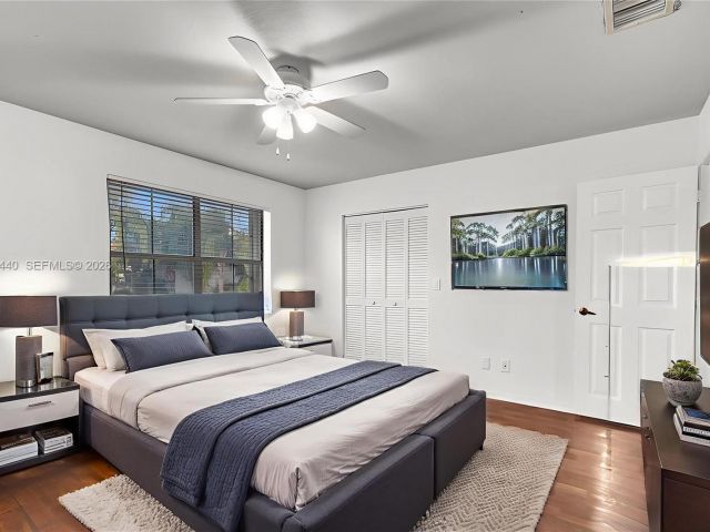 Дом в аренду по адресу 1046 Satinleaf St - фото 7473398