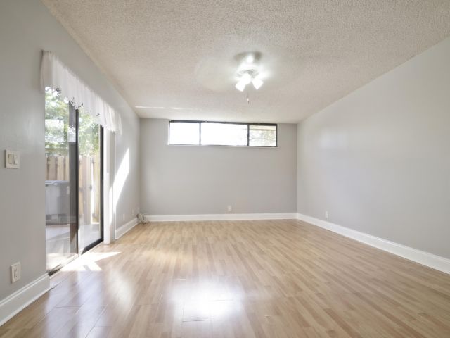 Дом в аренду по адресу 8353 Trent Court C - фото 6915976