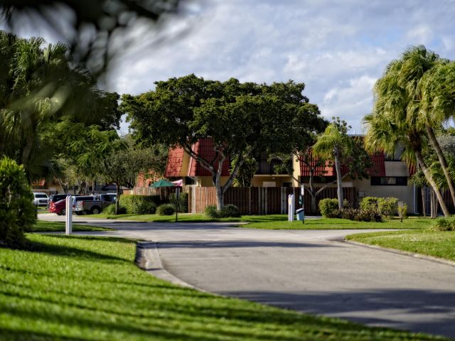 Дом в аренду по адресу 8353 Trent Court C - фото 6915977