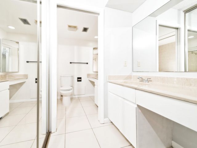 Дом в аренду по адресу 8353 Trent Court C - фото 6915980