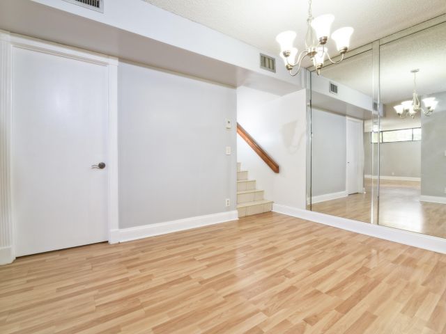 Дом в аренду по адресу 8353 Trent Court C - фото 6915982