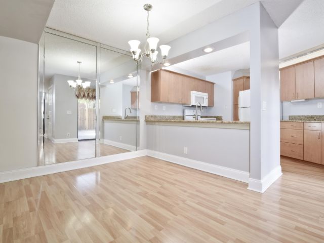 Дом в аренду по адресу 8353 Trent Court C - фото 6915984