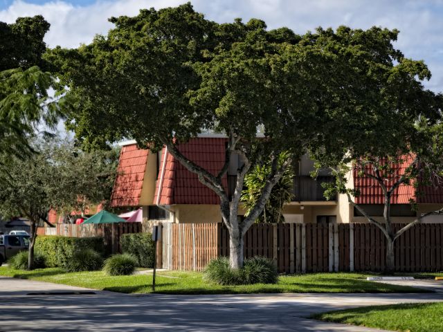 Дом в аренду по адресу 8353 Trent Court C - фото 6915985