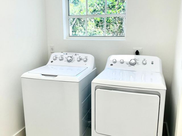 Продажа дома по адресу 2468 NW 67th Street Street - фото 6915988